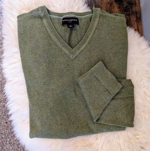 Green Banana Republic v-neck sweater